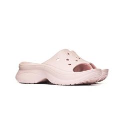 Damskie klapki Crocs BAE SLIDE 211108-6UR. Czerwone klapki damskie Crocs, bez wzorów, z materiału, z okrągłym noskiem, bez obcasa, bez zapięcia. Za 239.00 zł.