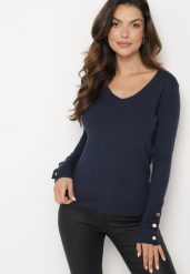 Granatowy Sweter z Dekoltem V i Ozdobnymi Guzikami na Rękawach Atterisa. Niebieskie swetry klasyczne damskie Born2be, m, z jeansu, bez kołnierzyka. Za 89.99 zł.