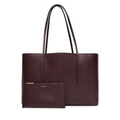 Torebka Calvin Klein. Czerwone torebki klasyczne damskie Calvin Klein, bez dodatków. Za 419.99 zł.