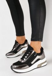 Czarne Sznurowane Sneakersy na Grubej Podeszwie z Błyszczącymi Wstawkami i Suwakiem Revilinsa. Czarne obuwie sportowe damskie Born2be, bez zapięcia. Za 119.99 zł.