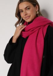 Fuksjowy Szalik z Bawełną i Wiskozą Ozdobiony Frędzlami Siadortia. Czerwone szaliki damskie Born2be, bez wzorów, z bawełny. Za 49.99 zł.