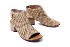 RIEKER 64670-60 beige, sandały damskie. Brązowe sandały damskie Rieker, bez wzorów, bez obcasa, na obcasie, bez zapięcia. Za 239.92 zł.