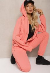 Różowy Komplet Dresowy z Domieszką Bawełny Pikowana Bluza z Kapturem i Joggery Evathira. Czerwone bluzy damskie Renee, l, bez wzorów, z bawełny, z kapturem. Za 129.99 zł.
