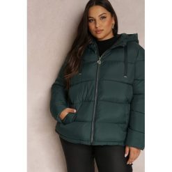 Ciemnozielona Kurtka z Kapturem Pikowana Helnee. Zielone kurtki damskie Renee, na jesień, plus size, bez wzorów, z tkaniny, z kapturem. Za 99.99 zł.