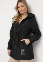 Czarna Kurtka Parka z Kapturem i Kieszeniami Ściągana w Pasie Omeina. Czarne kurtki damskie Born2be, l, bez wzorów, z jeansu, z kapturem. Za 169.99 zł.
