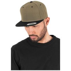 Czapka Flexfit Classique 2-tone. Brązowe czapki z daszkiem damskie FLEXFIT, bez wzorów, z materiału. Za 63.40 zł.