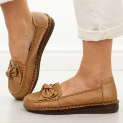 Camelowe skórzane półbuty damskie Cambell 15312. Brązowe półbuty damskie Cambell, na jesień, bez wzorów, z jeansu, z okrągłym noskiem, bez obcasa, na płaskiej podeszwie, bez zapięcia. Za 219.00 zł.