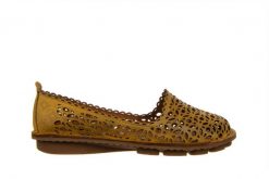 Półbuty Bayla-161 174 4101 1 Noce 161510, Żółty, Skóra naturalna - 38. Żółte półbuty damskie Bayla, na lato, w ażurowe wzory, z materiału, bez obcasa, bez zapięcia. W wyprzedaży za 179.10 zł.