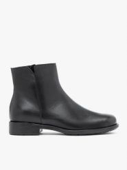 Czarne skórzane botki. Czarne botki damskie Ryłko, ze skóry, eleganckie, za kostkę, bez obcasa, na płaskiej podeszwie, bez zapięcia. Za 479.99 zł.