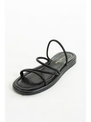 Gerois Klapki w kolorze czarnym rozmiar: 40. Czarne klapki damskie Gerois, bez wzorów, z otwartym noskiem, bez obcasa, bez zapięcia. Za 74.28 zł.