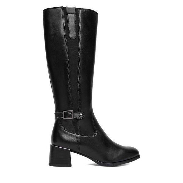 Kozaki Lasocki. Czarne kozaki damskie Lasocki, bez obcasa, na słupku, bez zapięcia. Za 419.99 zł.