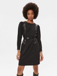 DKNY Sukienka codzienna DD3G1608 Czarny Regular Fit. Czarne sukienki damskie DKNY, bez wzorów, z syntetyku, bez ramiączek. Za 799.99 zł.