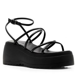 Sandały Jenny Fairy. Czarne sandały damskie Jenny Fairy, bez wzorów, bez obcasa, na koturnie, bez zapięcia. Za 169.99 zł.