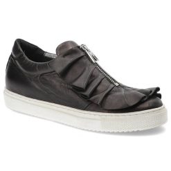 Czarne Sneakersy Karino Wygodne Skórzane Buty Damskie. Czarne obuwie sportowe damskie Karino, na wiosnę, ze skóry, bez zapięcia. Za 249.00 zł.