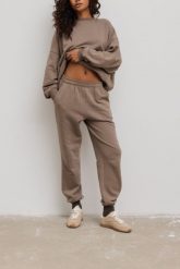Spodnie dresowe w kolorze GRAY TAUPE - JOLLY-XL. Szare spodnie dresowe damskie Marsala, m, bez wzorów, z bawełny. Za 249.90 zł.