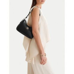 Torebka Nine West. Czarne torebki klasyczne damskie Nine West, bez dodatków. Za 159.99 zł.