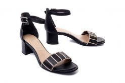 TAMARIS 28259-28 021 black/nude, sandały damskie. Czarne sandały damskie Tamaris, bez wzorów, z gumy, bez obcasa, bez zapięcia. Za 174.95 zł.