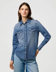 DAMSKA KOSZULA JEANSOWA WRANGLER HERITAGE SHIRT LIGHT HAND 112373227. Koszule damskie Wrangler, m, bez wzorów, z jeansu, bez kołnierzyka, bez ramiączek. Za 169.99 zł.