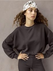 Krótka prążkowana bluza crewneck z wiskozą - brązowy. Brązowe bluzy damskie Sinsay, l, bez wzorów, prążkowane, bez kaptura. Za 39.99 zł.