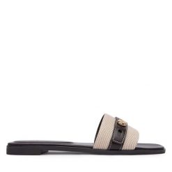 Klapki Tory Burch. Brązowe klapki damskie Tory Burch, bez wzorów, bez obcasa, bez zapięcia. Za 1,549.00 zł.