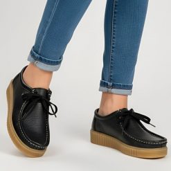 Półbuty damskie Hee, licowa cholewka ze skóry i wsuwane z miękkimi wkładkami, czarne, 84765. Czarne półbuty damskie Hee, bez wzorów, z jeansu, bez obcasa, bez zapięcia. Za 305.99 zł.