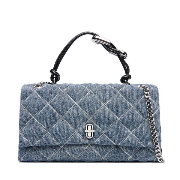 Torebka Marc Jacobs. Niebieskie torebki klasyczne damskie Marc Jacobs, z denimu, bez dodatków. Za 1,889.00 zł.