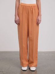 BGN Spodnie w kolorze pomarańczowym rozmiar: 40. Pomarańczowe spodnie materiałowe damskie BGN, bez wzorów, z materiału. Za 87.19 zł.