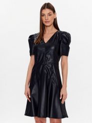 DKNY Sukienka z imitacji skóry DD2K4479 Granatowy Regular Fit. Niebieskie sukienki damskie DKNY, bez wzorów, ze skóry, bez ramiączek. Za 749.99 zł.