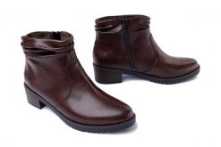 RIEKER Y0551-25 brown, botki damskie. Brązowe botki damskie Rieker, na zimę, bez obcasa, na obcasie, bez zapięcia. Za 349.90 zł.