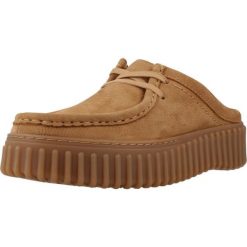 Buty CLARKS TORCHILL MULE Brązowy. Brązowe obuwie trekkingowe damskie Clarks, ze skóry, bez zapięcia. Za 467.90 zł.