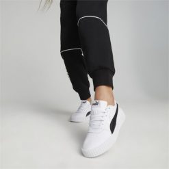 Damskie sneakersy Carina 2.0 PUMA White Black Silver Gray. Białe obuwie sportowe damskie Puma, z materiału, bez zapięcia, tenisowe. Za 373.00 zł.