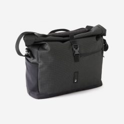 Torba na ramię rowerowa Btwin 20 l odblaskowa. Szare torby na laptopa Decathlon, bez wzorów, z materiału. Za 319.99 zł.