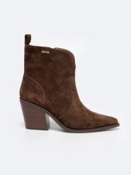 Botki damskie kowbojki ze skóry naturalnej zamszowej brązowe SS274473 803. Brązowe botki damskie Big Star, z gumy, eleganckie, ze szpiczastym noskiem, bez obcasa, na obcasie, bez zapięcia. Za 289.99 zł.