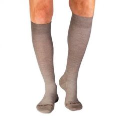 Beżowe skarpetki uciskowe z wełny merynosów 3/4. Brązowe skarpetki damskie OEM, bez wzorów, z wełny. W wyprzedaży za 92.32 zł.
