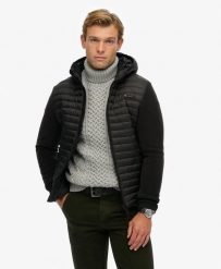 Superdry Kurtka Hooded Storm Fleece Hybrid – Pikowany Tułów i Polarowe Rękawy. Czarne kurtki damskie Superdry, m, bez wzorów, z elastanu, bez kaptura. Za 651.25 zł.