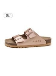 Teegu Klapki w kolorze różowozłotym rozmiar: 36. Różowe klapki damskie teegu, bez wzorów, z otwartym noskiem, bez obcasa, bez zapięcia. Za 121.99 zł.