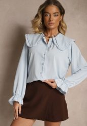 Jasnoniebieska Koszula Ozdobiona Falbankami i Kołnierzykiem Evirana. Niebieskie koszule damskie Renee, uniwersalny, z aplikacjami, z jeansu, eleganckie, bez kołnierzyka, bez ramiączek. Za 69.99 zł.