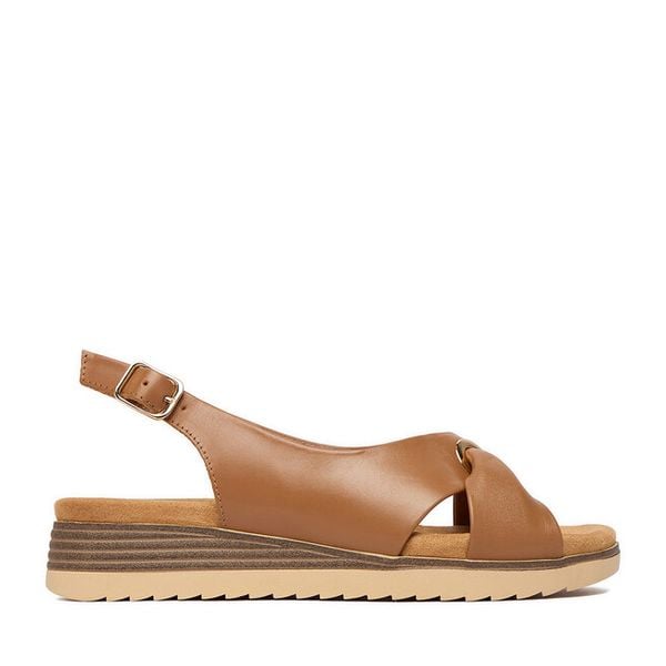 Sandały Lasocki. Brązowe sandały damskie Lasocki, bez wzorów, bez obcasa, na koturnie, bez zapięcia. Za 179.99 zł.