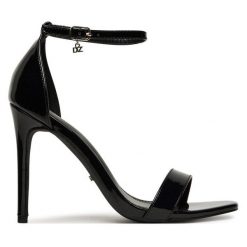 Sandały DeeZee. Czarne sandały damskie DeeZee, bez wzorów, bez obcasa, na szpilce, bez zapięcia. Za 139.99 zł.