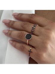 Les Favorites Pozłacany pierścionek z cyrkoniami rozmiar: 50. Czarne pierścionki damskie Les Favorites, z cyrkonią, pozłacane. Za 146.28 zł.