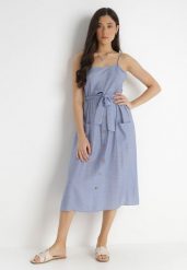 Niebieska Sukienka Sharthe. Niebieskie sukienki damskie Born2be, bez wzorów, z tkaniny, bez ramiączek. Za 79.99 zł.