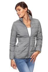 DAMSKA KURTKA ZIMOWA WRANGLER SHORT PUFFER MID GREY MEL W4104V537. Szare kurtki damskie Wrangler, na zimę, xs, bez wzorów, z puchu, bez kaptura. W wyprzedaży za 119.99 zł.