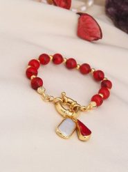 L'Atelier de Gaia Pozłacana bransoletka z koralami rozmiar: onesize. Czerwone bransoletki damskie L'Atelier de Gaia, pozłacane. Za 83.22 zł.