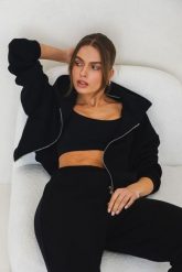 BLUZA AGA CZARNA S - Flawless. Czarne bluzy damskie Flawless, m, bez wzorów, z bawełny, bez kaptura. Za 396.00 zł.