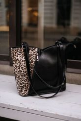 Shopperka skórzana DAN-A 706 czarna + j.pantera. Czarne torebki klasyczne damskie DAN-A, ze skóry, bez dodatków. Za 379.99 zł.