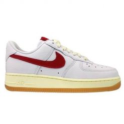 Buty do chodzenia damskie Nike Air Force 1 '07. Białe obuwie sportowe damskie Nike, z materiału, bez zapięcia, trekkingowe, Nike Air Force. Za 521.00 zł.