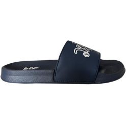 Klapki Lee Cooper LCW-24-42-2480LA niebieskie. Niebieskie klapki damskie bez wzorów, z syntetyku, bez obcasa, bez zapięcia. Za 128.57 zł.