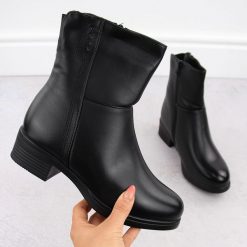Botki damskie ocieplane czarne Filo Donna Z24-39. Czarne botki damskie Filo Donna, ze skóry ekologicznej, bez obcasa, bez zapięcia. Za 115.00 zł.