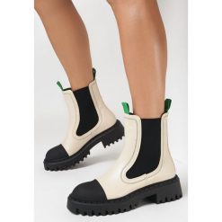 Beżowe Botki Sinnett. Brązowe botki damskie Born2be, na jesień, eleganckie, za kostkę, bez obcasa, na płaskiej podeszwie, bez zapięcia. Za 179.99 zł.
