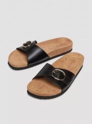 S.Oliver Klapki w kolorze czarnym rozmiar: 38. Czarne klapki damskie S.Oliver, bez wzorów, z otwartym noskiem, bez obcasa, bez zapięcia. Za 148.96 zł.